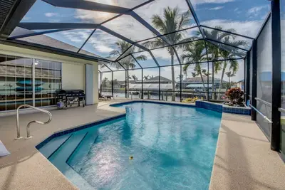 Image de Spacious 3-bed, 3-bath retreat in Cape Coral, perfect for family getaways.