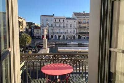 Image de T3 rénové climatisé avec balcon et Wifi au cœur de Sète