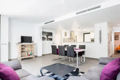 Image de El Cine - Fantástico apartamento luminoso y en primera línea de mar.