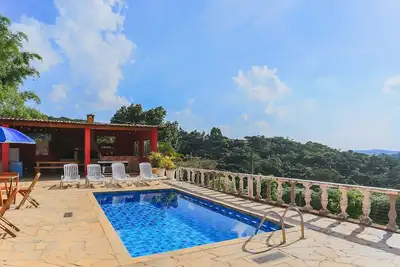 Image de Casa espacosa com piscina e lazer em Mairipora