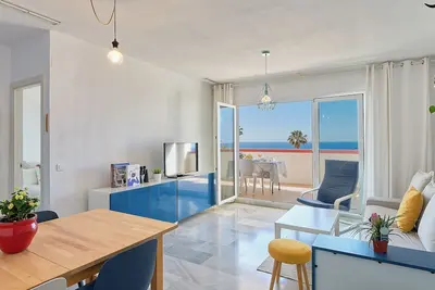 Image de Spectacular apartment in front of the sea with swimming pool. All amenities within walking distance