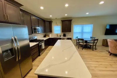 Image de Perfect Football Weekend Getaway – Spacious 4-Bedroom Home Near Notre Dame!