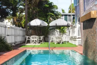 Image de Tropical Island Retreat Near Florida Beaches with Pool & Views! Free Breakfast
