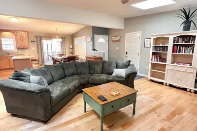 Image de Whimsical Willow:  Charming 3-Br home in a quiet cul-de-sac, minutes from Ocmd!