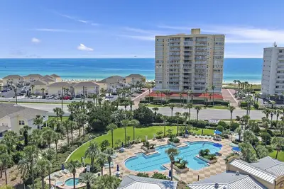 Image de Gulf & Harbor Views | Pool | Paradise Penthouse | Luxury | Destin