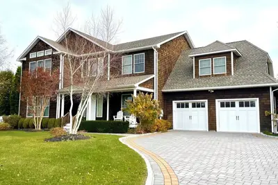 Image de Spacious Home in Southampton with Pool and Neighborhood Tennis, Private. . .