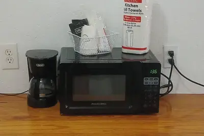 Cozy Hill Top Room 15 with WiFi, Ac in lovely Mayo