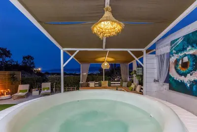 Image de White Cycladic House with Jacuzzi