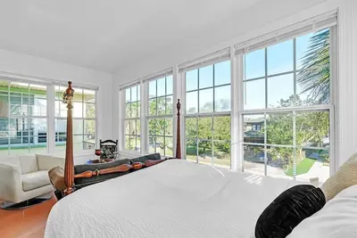 Image de Downtown | Safe Area | Sleeps 4
