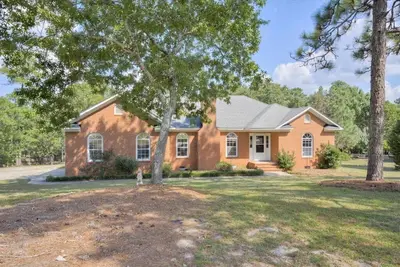Image de Extended Stays Encouraged! Large home with firepit, poker table-Pet friendly