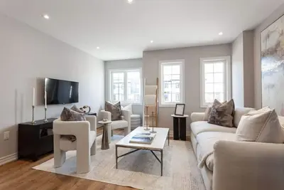 Image de Modern 2-Bedroom Townhouse w\/ Parking in Barrie