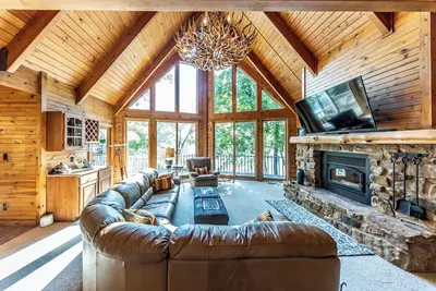 Image de Lakefront Lodge on at Lake of Egypt Sleeps 14 Max