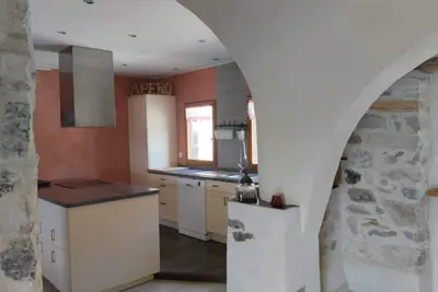 Image de Maison de campagne idéale pour passer un moment agréable entre amis, en famille.
