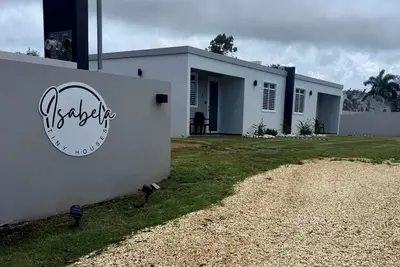 Image de Cozy Tiny House for Couples or Families – Peaceful Isabela Retreat