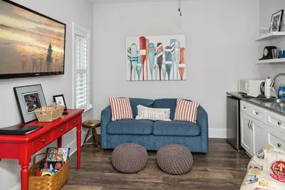 Image de Paradox Place--Cozy Apartment on Oak Island