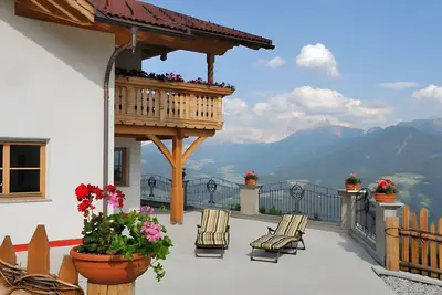 Image de Appartement 'Mitterhof' avec vue sur les montagnes, terrasse partagée et Wi-Fi