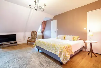 Image de Chambre d'hôtes 'Suite Ninon De Lenclos' avec terrasse partagée, jardin partagé et Wi-Fi