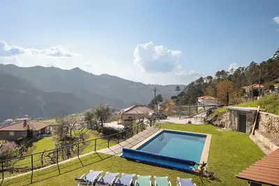 Image de Appartement 'Quintinha De Pinouco' avec vue sur la montagne, Wi-Fi et climatisation