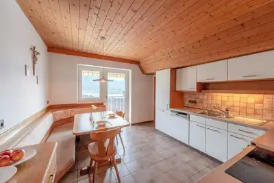 Image de Appartement 'Haus Stolz Schloss Hocheppan' avec vue sur les montagnes, Wi-Fi et climatisation