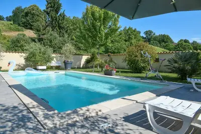 Image de Caravane 'Roulotte De Bohême - Praline' avec piscine partagée, Wi-Fi et climatisation