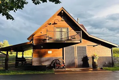 Image de Luxury Meets Rustic Charm Stunning Barn Apartment on a Ranch