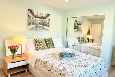 Image de Charming 3-bedroom townhome with WiFi and Ac in welcoming Monrovia