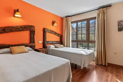 Image de Chambre \"El Cerezo\" avec piscine partagée, jardin partagé et Wi-Fi