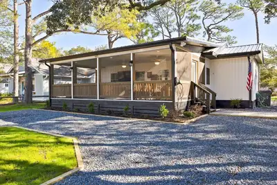 Image de Home off the water in Oak Island