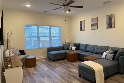 Image de Heart of Atl: 3 Bedrooms, 3. 5 Bathrooms, Basement in Gated Community with Garage