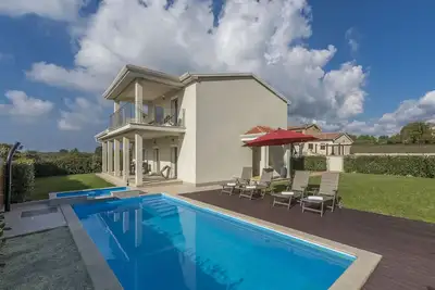 Image de Villa Anita for 7 people near PoreÄŤ with private pool and beautiful garden