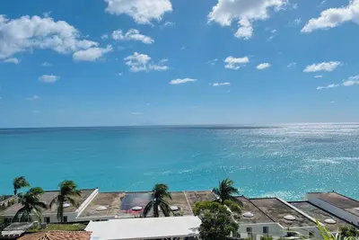 Image de Panoramic Retreat with Breathtaking Waterfront Seaview