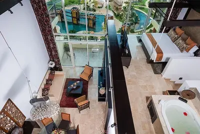 Image de Oceanfront 2-bedroom condo with WiFi-Loft Ph Also available.