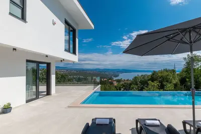 Image de Maison de vacances privée avec piscine privée, bain à remous, Wifi, climatisation, Tv, terrasse