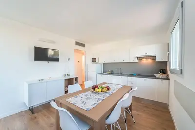 Image de Appartement de prestige avec jacuzzi et vue panoramique sur la mer