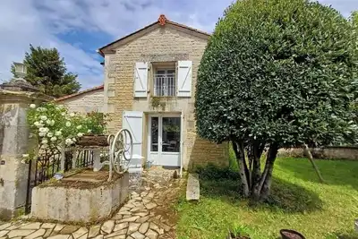 Image de Cozy, comfortable gite, in the center of Rouillac, with private garden.