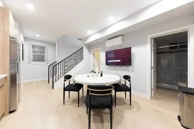 Charming 2-bedroom townhome with WiFi, Ac in beautiful Alhambra
