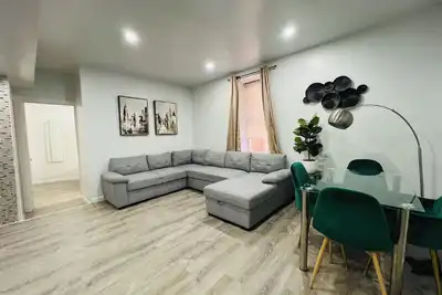 Image de Stunning 2br next to Bronx Zoo