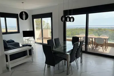 Image de Très spacieux appartement avec vue magnifique sur le lac rose et la Méditerranée