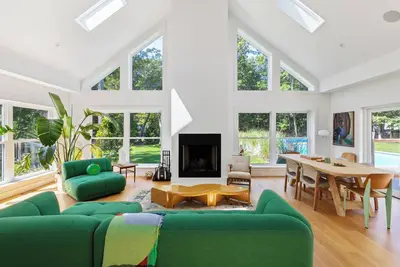 Image de Modern Minimalist with Pool- Perfect Family Home