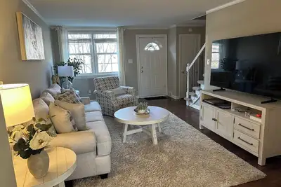 Image de 3br/1ba Townhouse easy walk to University of Delaware campus, free parking spot.