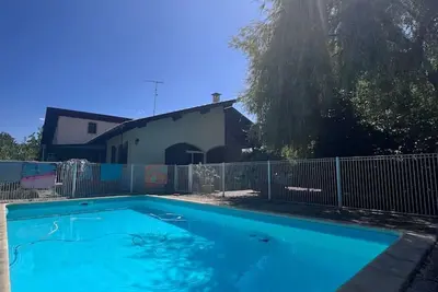 Image de Maison familiale 4 chambres avec piscine