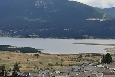 Image de Appartement au pied de pistes avec vue sur le lac