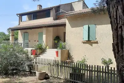 Image de Appartement avec grand jardin et parking, Uzès