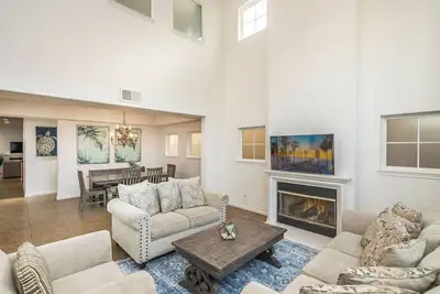 Image de Ocean View Walk to Beach Prime Location