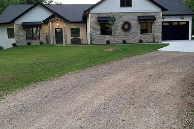 Image de Great for entertaining 5 bedroom spacious home 17 miles from Lambeau Field.