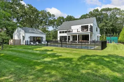 Image de Brand-New Family Retreat with Tennis & Walk to Harbor Beaches