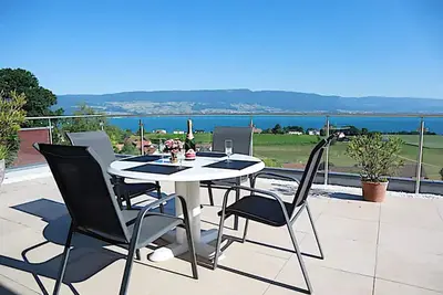 Image de Chalet idéal pour se détendre, avec une vue imprenable sur le lac et montagnes
