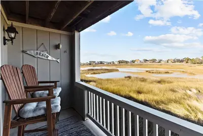 Image de Roger's Retreat- Carolina Beach across the street from beach with marsh views!