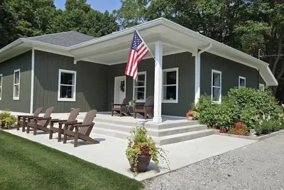 Image de Newly Remodeled Cottage, 3 Bed, 2 Bath on 5 Acres--Walking distance to 2 Beaches