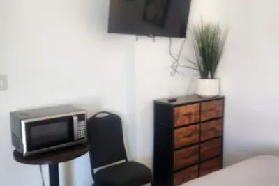 Image de Cozy Motel in welcoming Inyokern with WiFi, Ac, near 2 hwys perfect to stop& rest